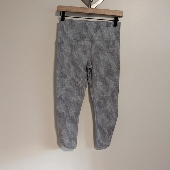 Athleta Sandbar Be Present Capri Crops Leggings | Size Small - Picture 2 of 9